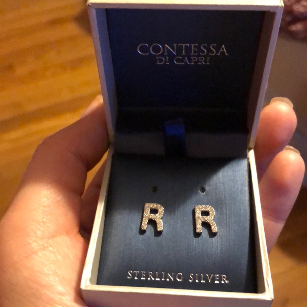 R initial earrings - Picture 2 of 3